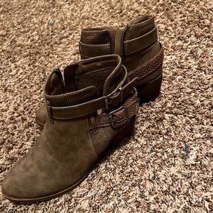 Women’s ashy brown dress shoes, memory foam cushion